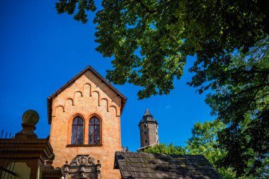 Zagorze Slaskie, Polonya 'daki Grodno Kalesi' nin alçak açılı bir görüntüsü.