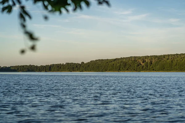 Low Angle Shot Beautiful Sky Captured Lake Field — Stock Photo, Image