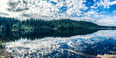 Muhteşem göl yansıma