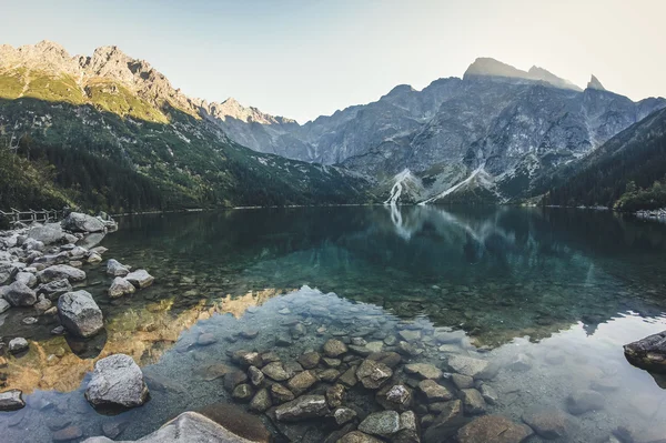 Morskie Oko lake in Tatra gebergte — Stockfoto