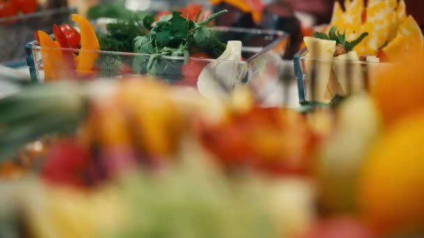 Comida de mesa buffet Banquete . — Vídeo de Stock