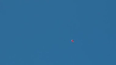 yarışmadan önce eğitim paraşütçü. Moskova, Rusya, Nisan 2016