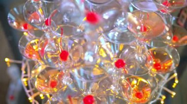 Slayt şampanya masada