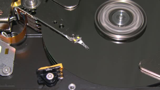 HDD - Un disco rigido è aperto, vero disco rigido aperto — Video Stock