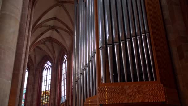 Трубный орган в церкви — стоковое видео