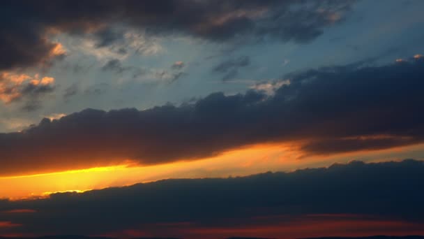 Een prachtige zonsondergang in de heuvels van Duitsland — Stockvideo