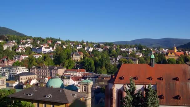 Baden-Baden, den huvudsakliga kyrkan av staden — Stockvideo