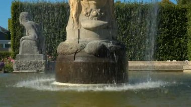 Baden Baden, gül bahçesinde çeşme