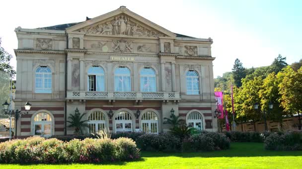 Baden baden Theaterhaus bei sonnigem Wetter — Stockvideo