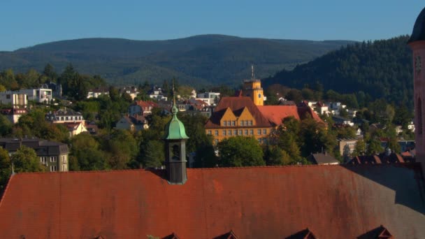 Baden-Baden üstten, şehrin kırmızı çatılar — Stok video