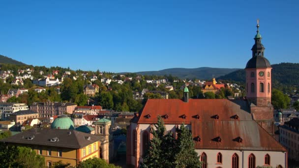 Baden-Baden, den huvudsakliga kyrkan av staden — Stockvideo