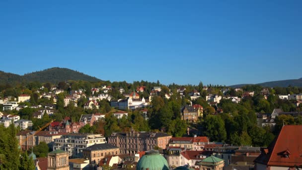 Baden-Baden felülről, a piros háztetőkre, a város — Stock videók