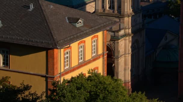 Baden-Baden från toppen, de röda hustaken i staden — Stockvideo