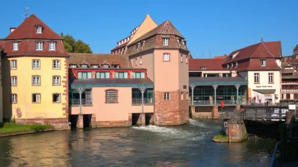 Štrasburk, řeka, La petite France — Stock video