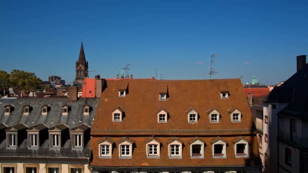 Strasburg, widok z góry, czerwone dachy domów, samochodów — Wideo stockowe