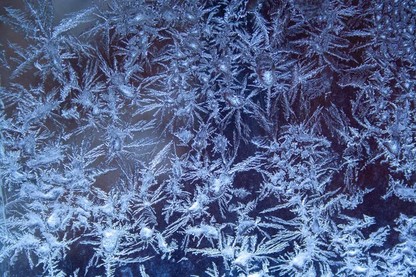 Patrón de cristales de hielo en la ventana — Foto de Stock