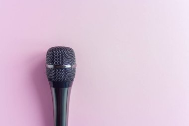 mikro kapalı üst görünüm vokal