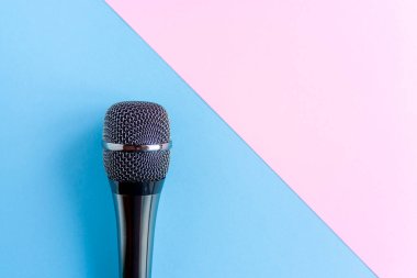 mikro kapalı üst görünüm vokal