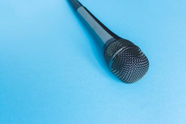 mikro kapalı üst görünüm vokal