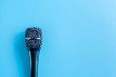 mikro kapalı üst görünüm vokal