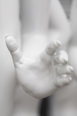 bir manken el açmak