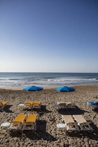 Playa se encuentra en Sitges — Foto de Stock