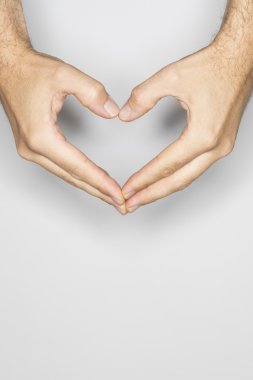 bir jest olarak iki beyaz eller: kalp aşk için