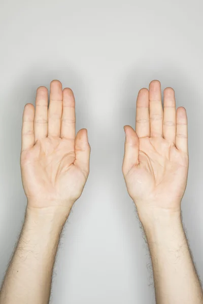 Zwei kaukasische Hände in Geste: Verteidigen mit flachen Händen — Stockfoto