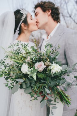 damat ve gelin öpücük