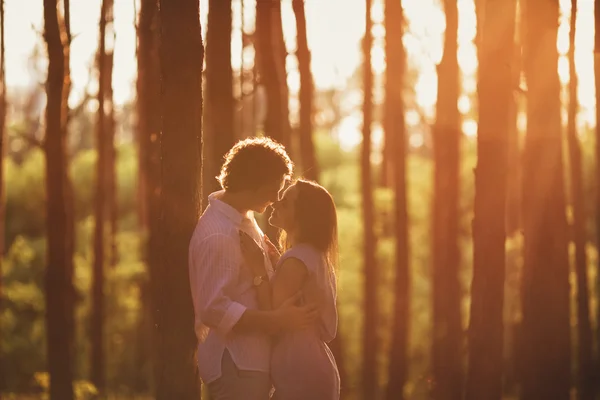 Pareja en la luz —  Fotos de Stock