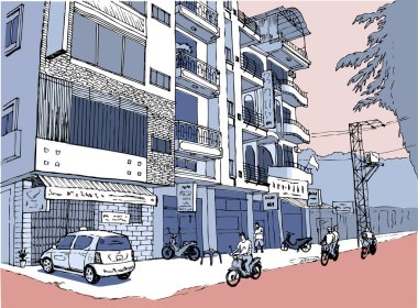 Nha Trang, Vietnam 'da küçük bir alışveriş caddesi, scooterlı insanlar, pembe renk düzeni.