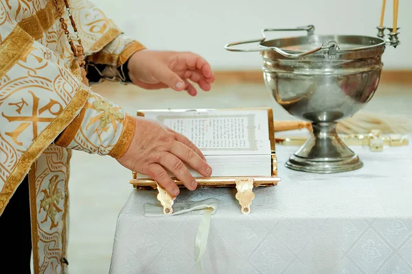 Rite Baptême Dans Église Ukrainienne — Photo