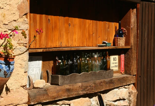 Bouteille sur le mur 