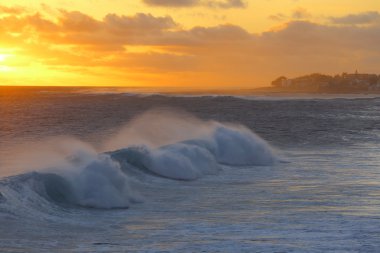 Belirsiz au coucher de soleil