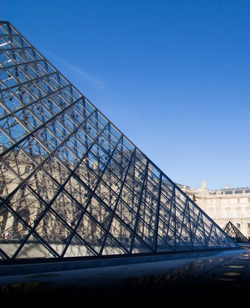 Париж, Франція - 2016 Березень: Лувр, Париж. (Музей Лувр) — стокове фото