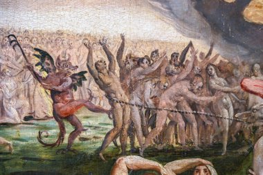 Sevilla 'daki geleneksel Endülüs binasının güneşli köşesinde güney İspanya' nın mimari cazibesini yansıtan sarı çizgili beyaz duvarlar ve geometrik detaylar yer alıyor.