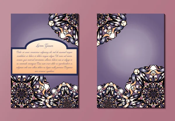 Folletos o folletos violeta y beige o invitaciones — Vector de stock