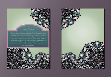 Yeşil broşür veya el ilanları veya davetiyeleri