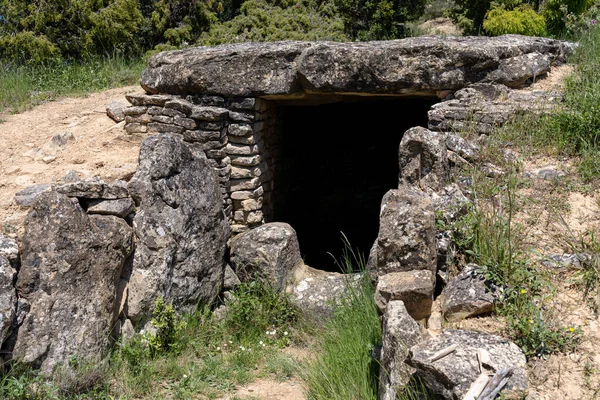 Alava 'da tarih öncesi megalitik defin odası dolmenleri (İspanya)