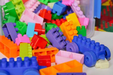 Plastik renkli plastik bloklar