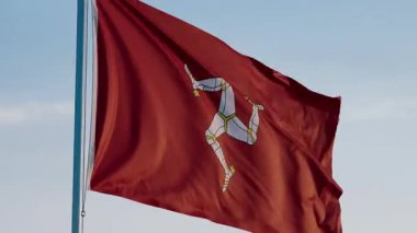 Man Douglas Adası Sinematik Gerçekçi Dalgalanan Dolly Out Blue Sky