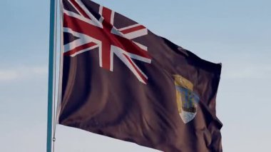 Saint Helena, Jamestown: Mavi Gökyüzüne Karşı Bölgesel Bayrak Dalgalanması