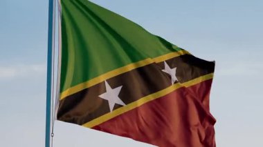 Saint Kitts ve Nevis, Basseterre: Mavi Gökyüzüne Karşı Ulusal Bayrak Dalgalanıyor