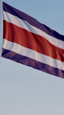 Kosta Rika, San Jose: Mavi Gökyüzüne Karşı Sinema Düşey Dalgalanan Ulusal Bayrak