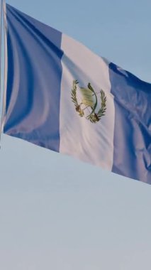 Guatemala, Guatemala Şehri: Mavi Gökyüzüne Karşı Sinema Düşey Dalgalanma Ulusal Bayrağı