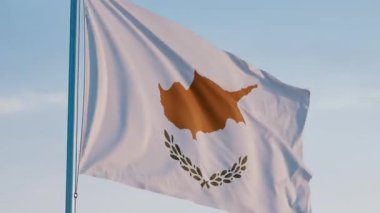 Kıbrıs, Lefkoşe: Mavi Gökyüzüne Karşı Ulusal Sinema Bayrağı Dalgalanıyor