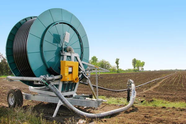 Máquina de riego en el campo — Foto de Stock