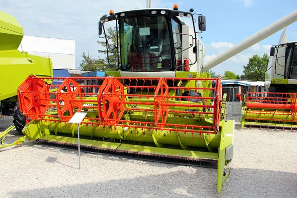 Combine la cosechadora en exhibición en la exhibición agrícola — Foto de Stock