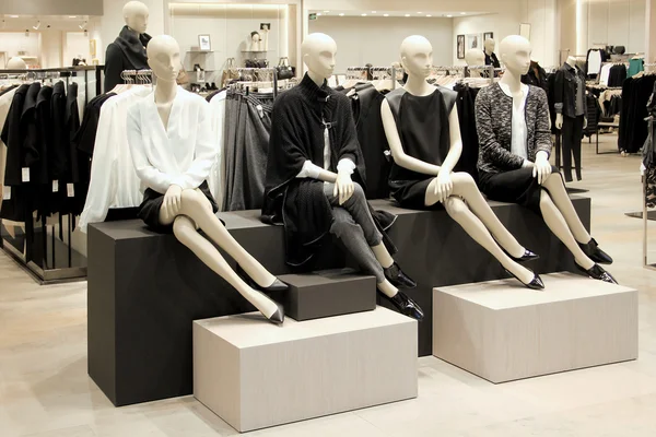 Mannequins in a clothing store — Stock Photo, Image