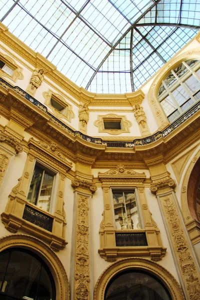 Glas tak på galleria Vittorio Emanuele i Milano, Italien. — Stockfoto